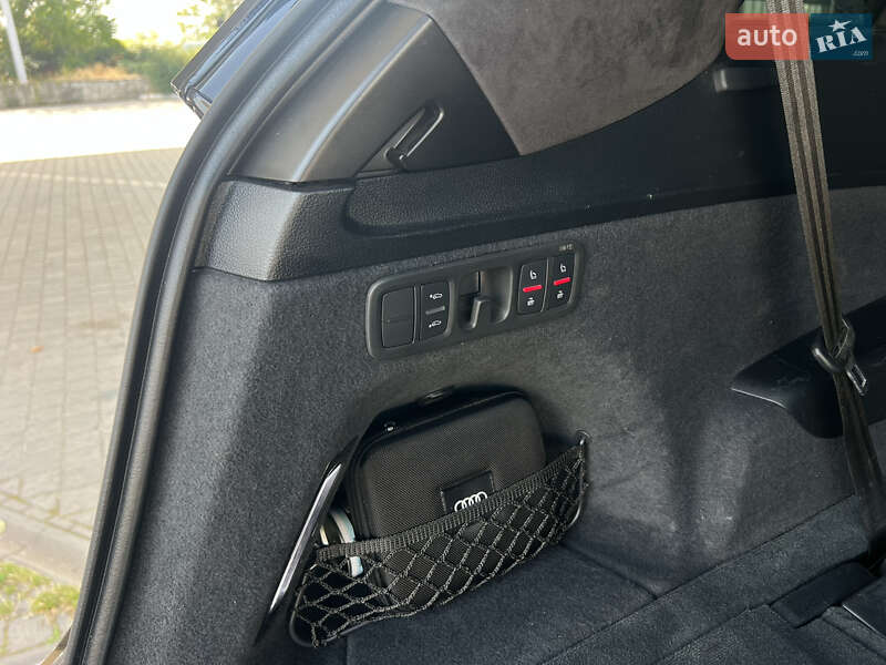 Внедорожник / Кроссовер Audi SQ7 2020 в Запорожье