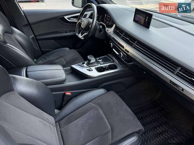 Позашляховик / Кросовер Audi SQ7 2017 в Чернівцях
