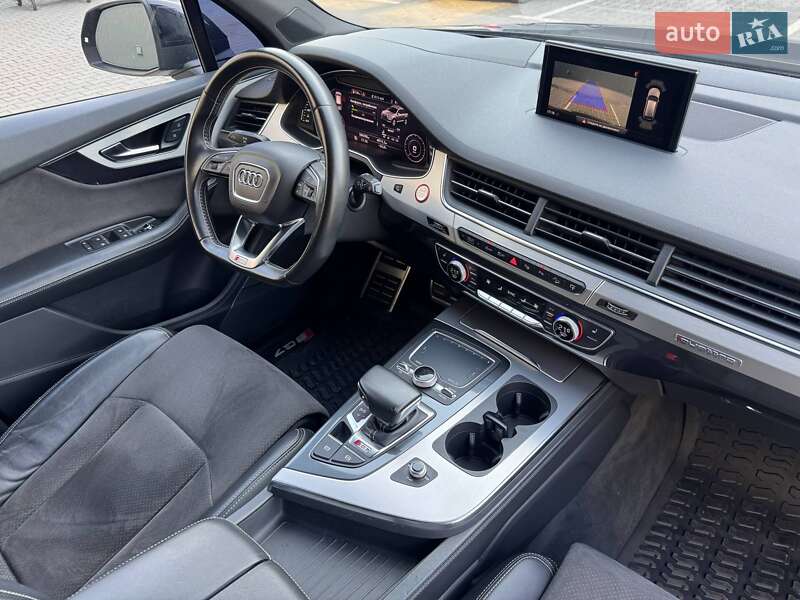 Позашляховик / Кросовер Audi SQ7 2017 в Чернівцях