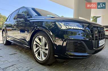 Внедорожник / Кроссовер Audi SQ7 2021 в 