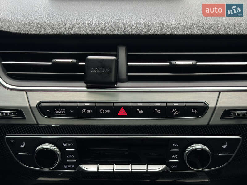 Внедорожник / Кроссовер Audi SQ7 2016 в Киеве