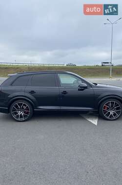 Внедорожник / Кроссовер Audi SQ7 2016 в 