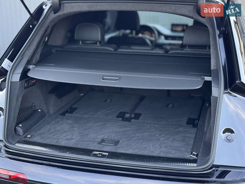 Внедорожник / Кроссовер Audi SQ7 2017 в Сарнах фото 40 Внедорожник / Кроссовер Audi SQ7 2017 в Сарнах