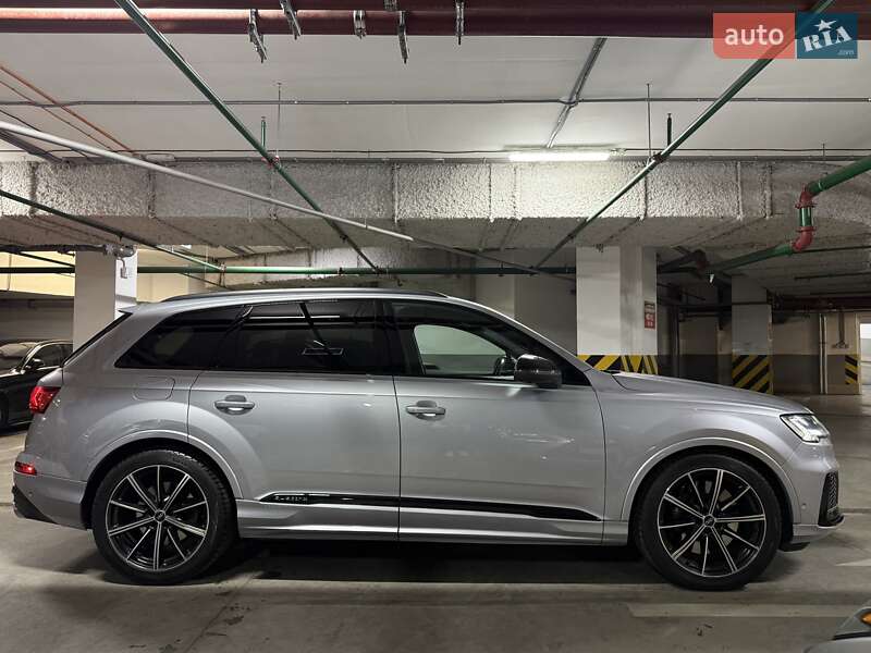 Внедорожник / Кроссовер Audi SQ7 2020 в Киеве