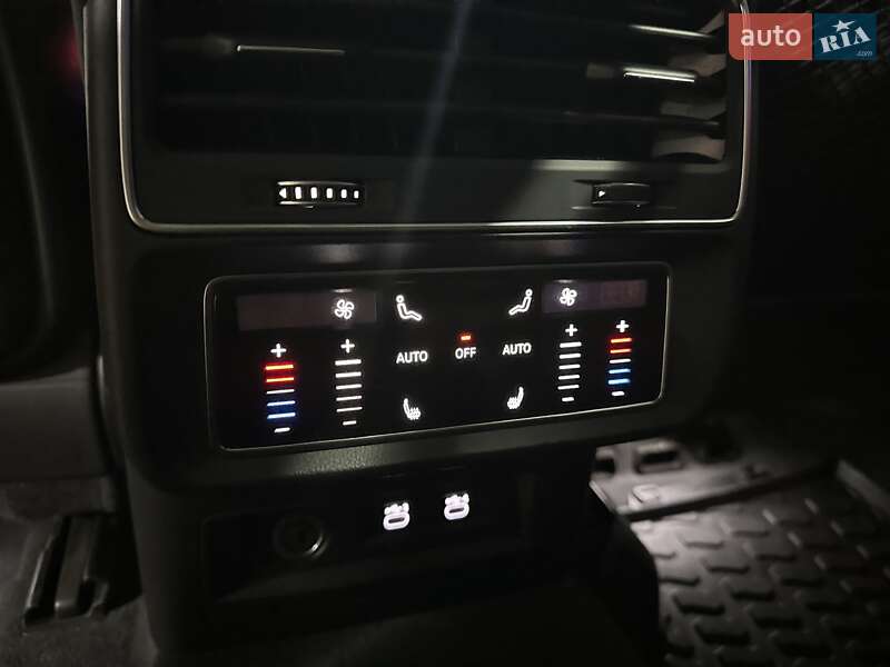 Внедорожник / Кроссовер Audi SQ7 2020 в Киеве