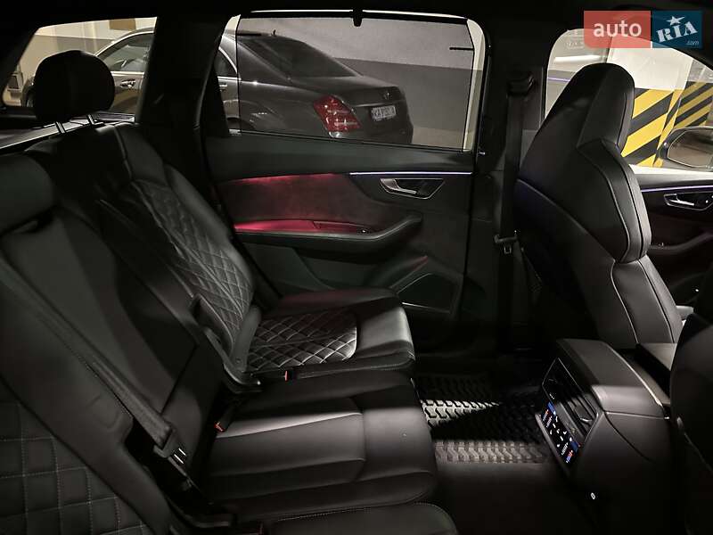 Внедорожник / Кроссовер Audi SQ7 2020 в Киеве