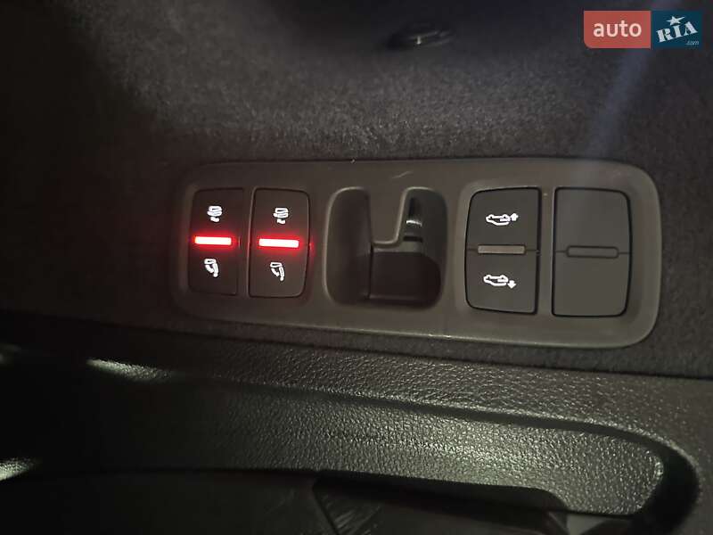 Внедорожник / Кроссовер Audi SQ7 2020 в Киеве
