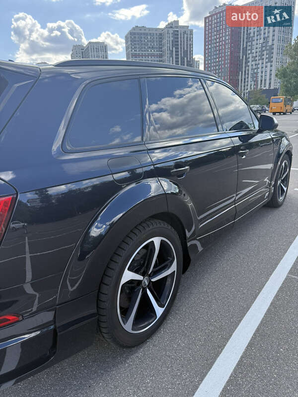 Позашляховик / Кросовер Audi SQ7 2017 в Києві