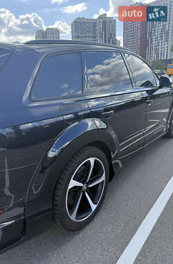 Позашляховик / Кросовер Audi SQ7 2017 в 