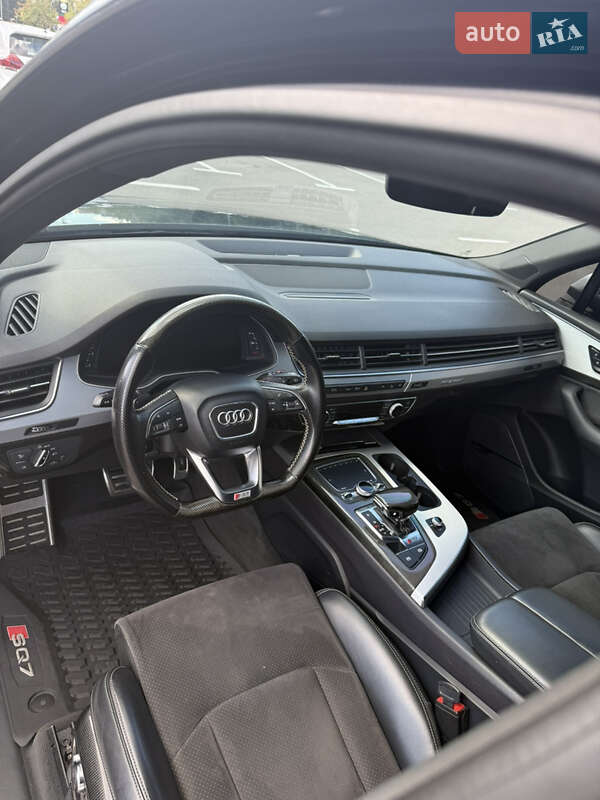 Позашляховик / Кросовер Audi SQ7 2017 в Києві