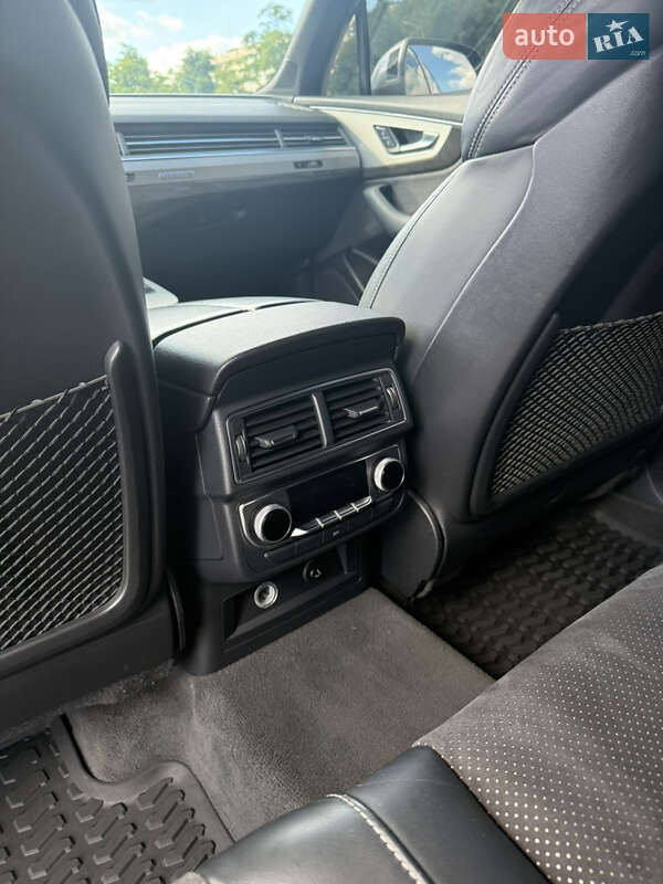 Позашляховик / Кросовер Audi SQ7 2017 в Києві