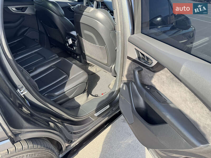 Внедорожник / Кроссовер Audi SQ7 2018 в Днепре