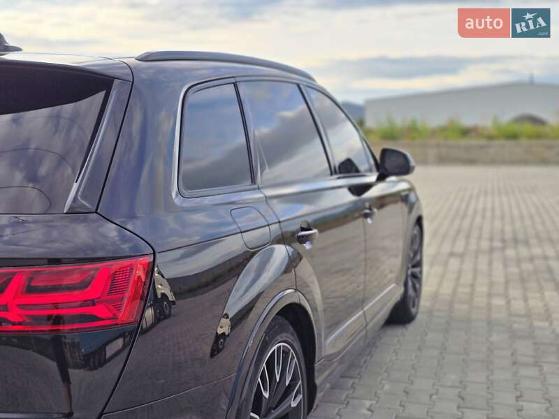 Позашляховик / Кросовер Audi SQ7 2018 в Мукачевому