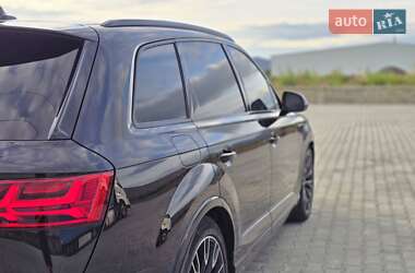 Внедорожник / Кроссовер Audi SQ7 2018 в 