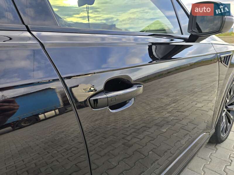 Позашляховик / Кросовер Audi SQ7 2018 в Мукачевому