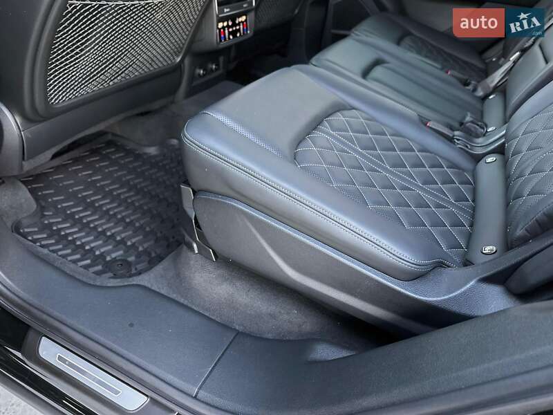 Внедорожник / Кроссовер Audi SQ7 2024 в Киеве