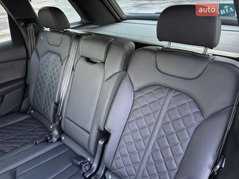 Внедорожник / Кроссовер Audi SQ7 2024 в Киеве