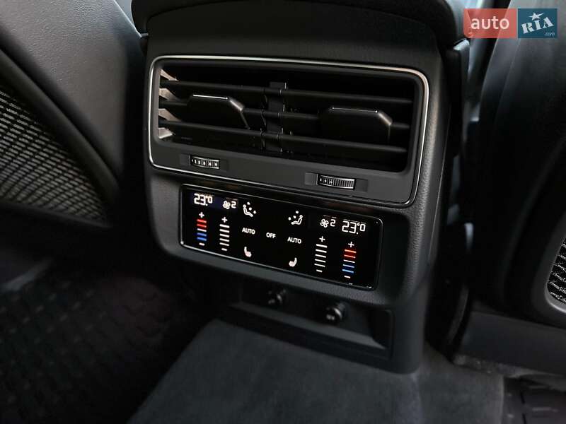 Внедорожник / Кроссовер Audi SQ7 2024 в Киеве