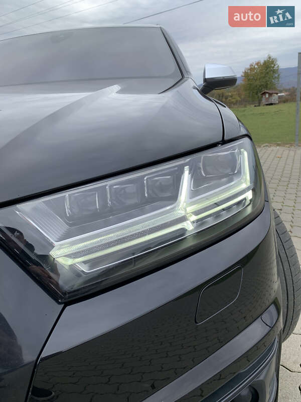 Внедорожник / Кроссовер Audi SQ7 2018 в Сваляве