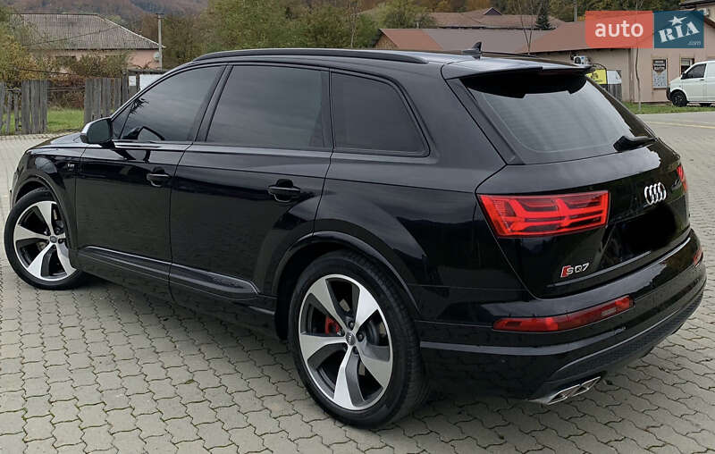 Внедорожник / Кроссовер Audi SQ7 2018 в Сваляве