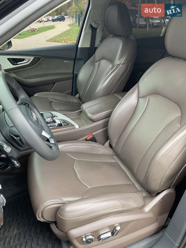 Внедорожник / Кроссовер Audi SQ7 2018 в Сваляве