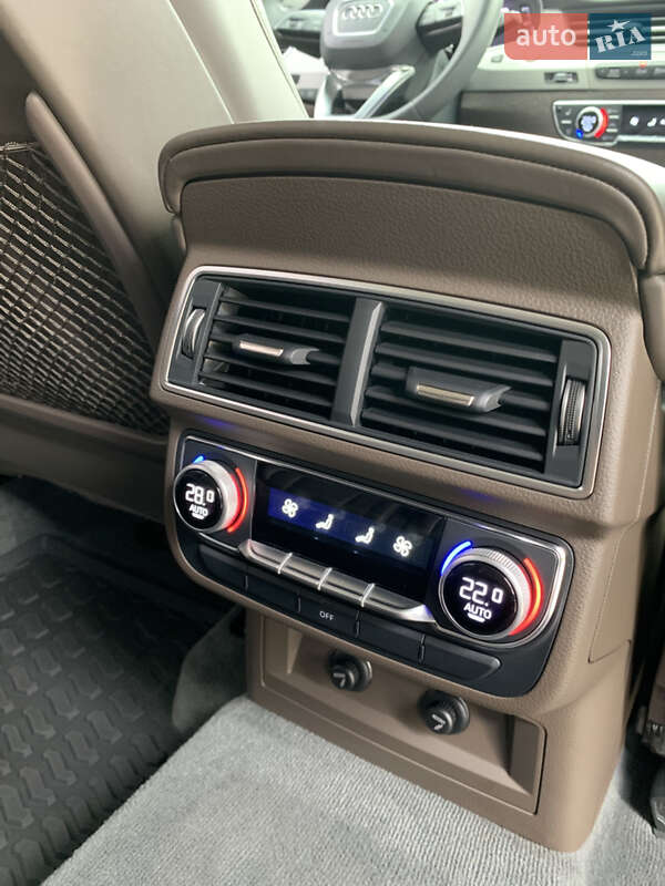 Внедорожник / Кроссовер Audi SQ7 2018 в Сваляве