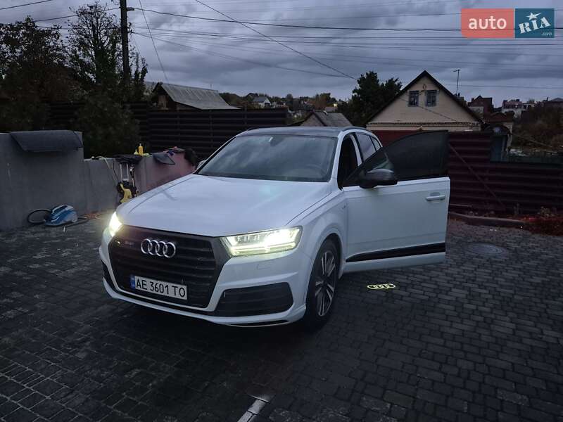 Позашляховик / Кросовер Audi SQ7 2017 в Дніпрі
