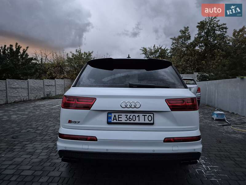 Позашляховик / Кросовер Audi SQ7 2017 в Дніпрі