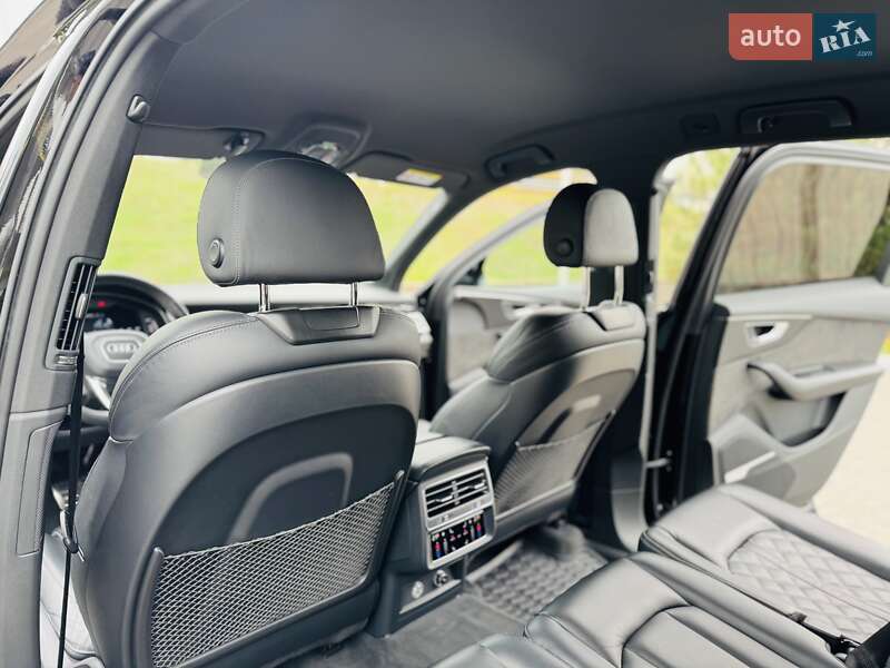Позашляховик / Кросовер Audi SQ7 2019 в Дніпрі