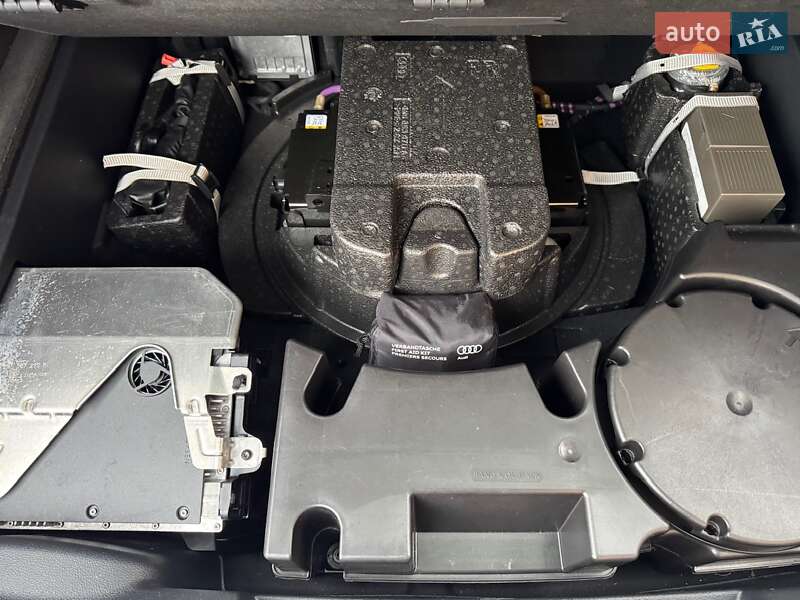 Позашляховик / Кросовер Audi SQ7 2017 в Києві фото 22 Позашляховик / Кросовер Audi SQ7 2017 в Києві