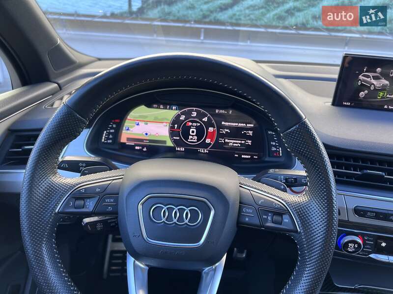 Внедорожник / Кроссовер Audi SQ7 2017 в Киеве