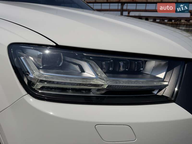 Позашляховик / Кросовер Audi SQ7 2017 в Києві