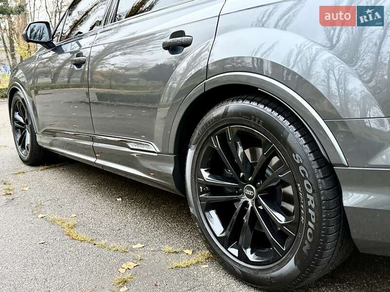 Позашляховик / Кросовер Audi SQ7 2024 в Києві