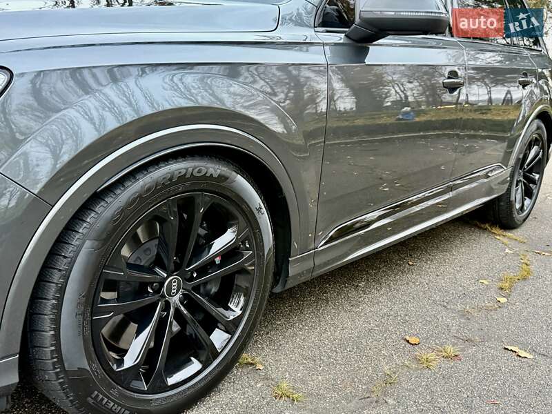 Позашляховик / Кросовер Audi SQ7 2024 в Києві