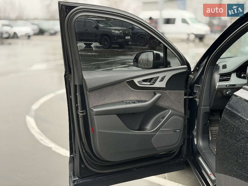 Позашляховик / Кросовер Audi SQ7 2017 в Києві