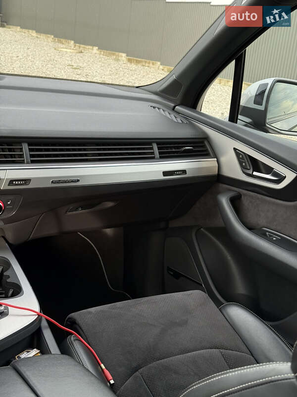 Внедорожник / Кроссовер Audi SQ7 2018 в Черновцах