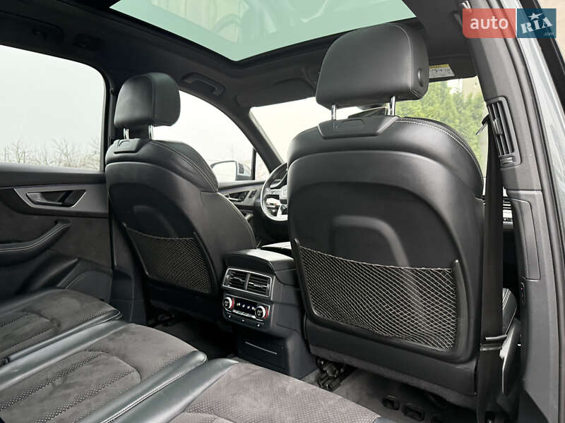 Позашляховик / Кросовер Audi SQ7 2017 в Стрию