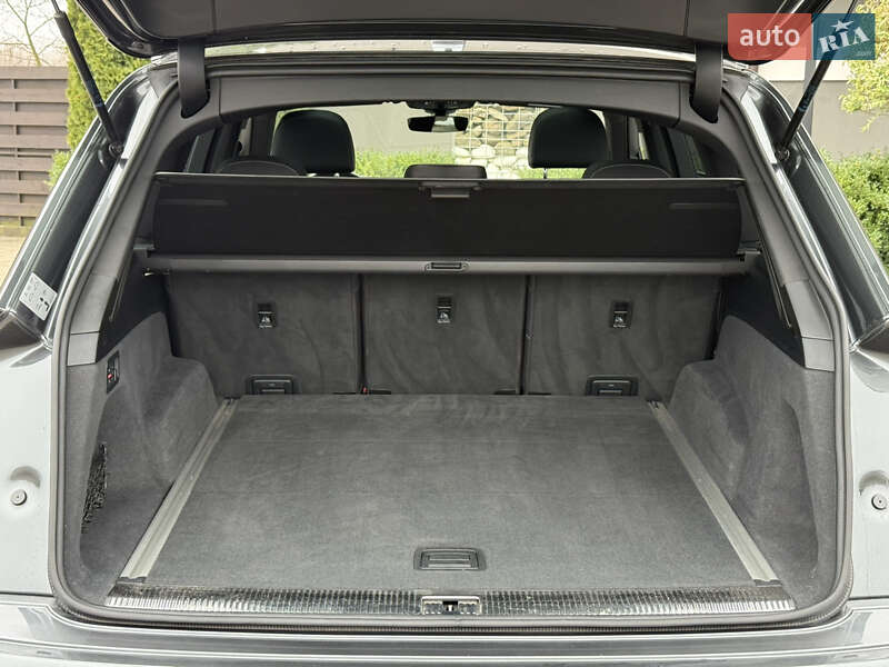 Позашляховик / Кросовер Audi SQ7 2017 в Стрию