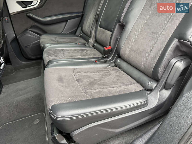 Позашляховик / Кросовер Audi SQ7 2017 в Стрию