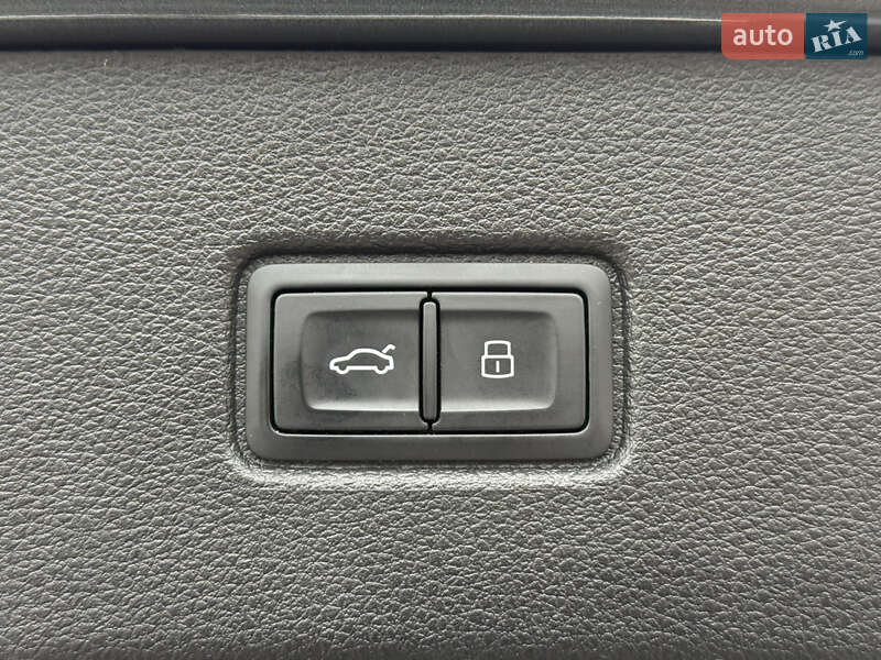 Позашляховик / Кросовер Audi SQ7 2017 в Стрию