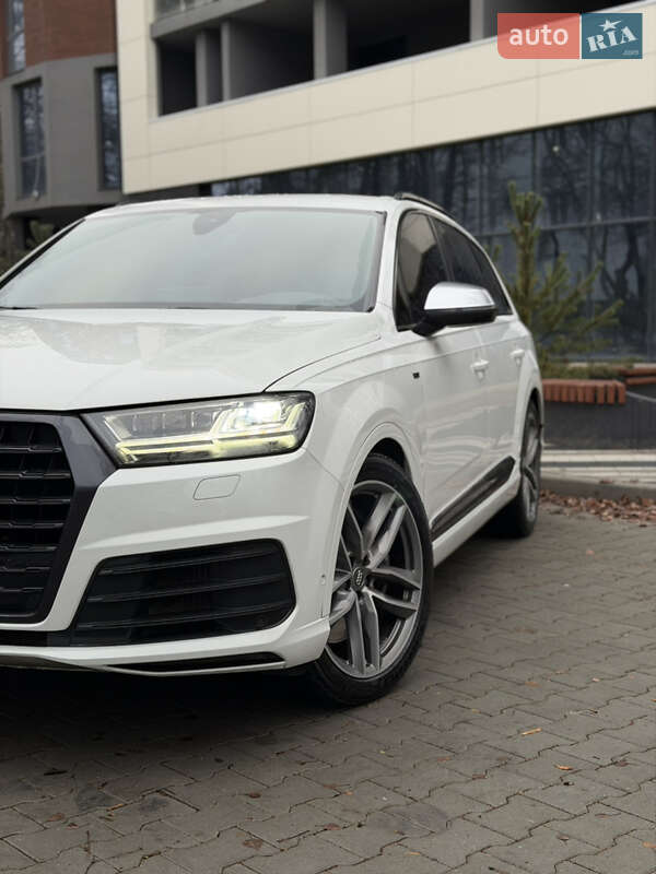 Внедорожник / Кроссовер Audi SQ7 2017 в Киеве фото 10 Внедорожник / Кроссовер Audi SQ7 2017 в Киеве