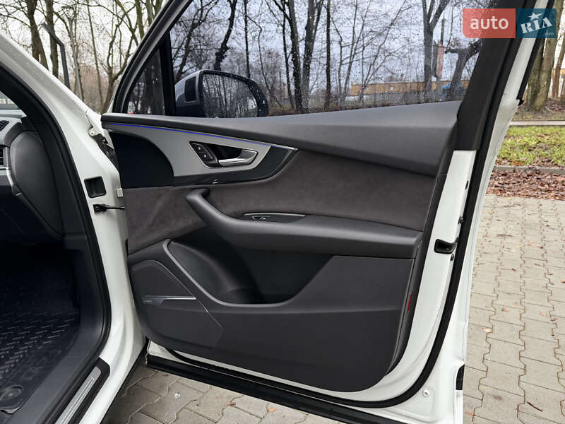 Внедорожник / Кроссовер Audi SQ7 2017 в Киеве фото 43 Внедорожник / Кроссовер Audi SQ7 2017 в Киеве