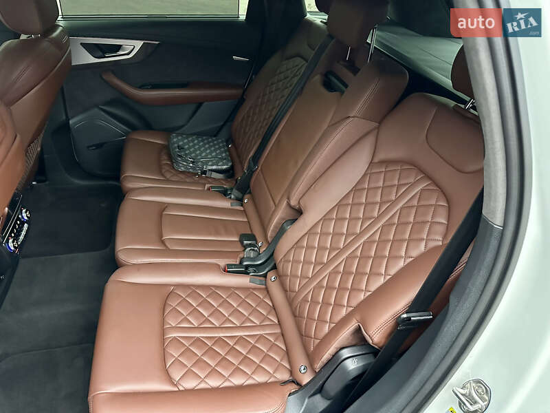 Внедорожник / Кроссовер Audi SQ7 2017 в Киеве фото 50 Внедорожник / Кроссовер Audi SQ7 2017 в Киеве