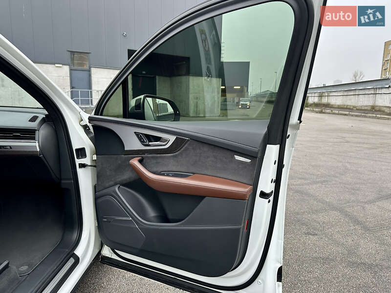 Внедорожник / Кроссовер Audi SQ7 2017 в Киеве фото 59 Внедорожник / Кроссовер Audi SQ7 2017 в Киеве