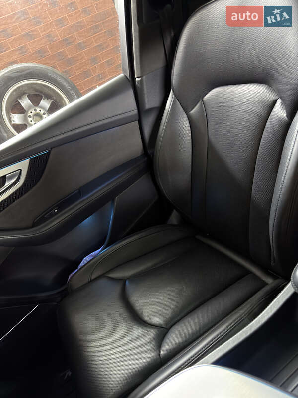 Позашляховик / Кросовер Audi SQ7 2018 в Хмельницькому фото 12 Позашляховик / Кросовер Audi SQ7 2018 в Хмельницькому