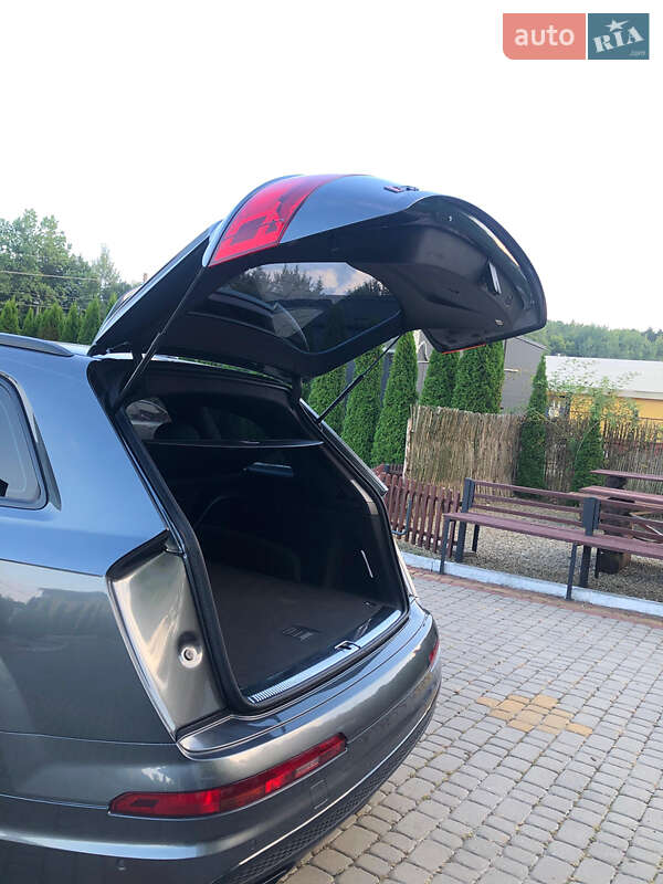 Внедорожник / Кроссовер Audi SQ7 2017 в Трускавце