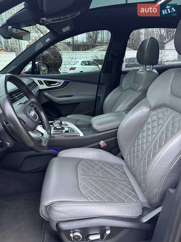 Позашляховик / Кросовер Audi SQ7 2017 в Києві