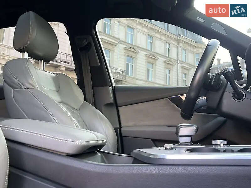 Позашляховик / Кросовер Audi SQ7 2017 в Києві