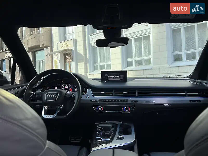 Позашляховик / Кросовер Audi SQ7 2017 в Києві