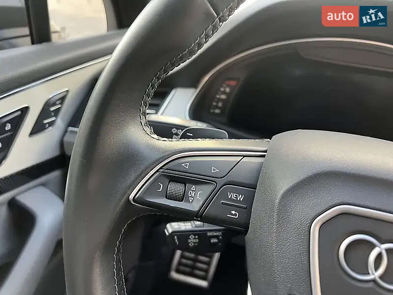 Позашляховик / Кросовер Audi SQ7 2017 в Києві